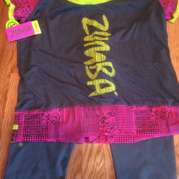 ZUMBA OUTFIT   Leggings Large  Top XL  NWT - Picture 1 of 8